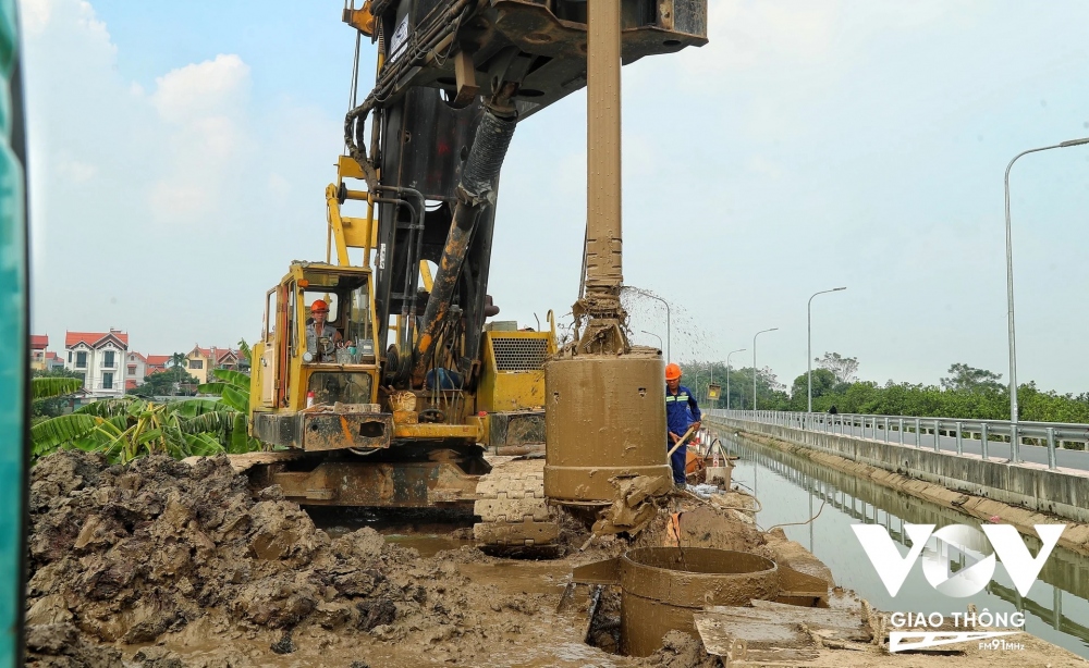 Cụ thể, đoạn cao tốc Mai Sơn - Quốc lộ 45 được khánh thành đúng dịp 30/4 và 1/5; đặc biệt là cao tốc Phan Thiết - Dầu Giây lưu thông với tốc độ tối đa 120 km/h dần hóa giải những nút thắt về hạ tầng giao thông cho khu vực Đông Nam Bộ.