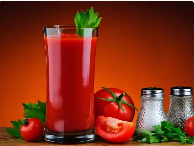 Thực hành thói quen thưởng thức nước ép cà chua khi bụng đói là một sự bổ sung đơn giản nhưng có hiệu quả cho sức khỏe. Do đó bạn nên đưa thức uống này vào thực đơn chào ngày mới mỗi ngày để khỏe mạnh hơn.