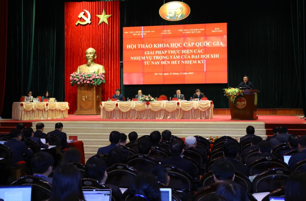 Các đại biểu tham dự hội thảo.