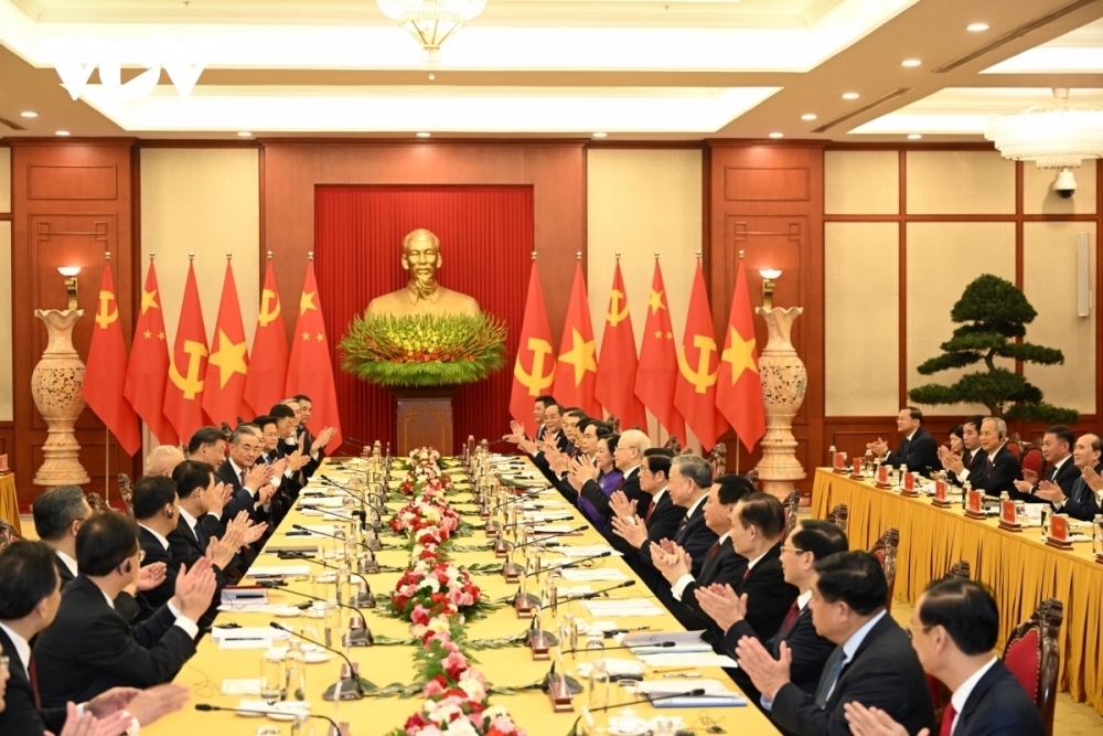 During the talks, the two sides agree to promote strong, stable, long-term and more effective development of Vietnam-China relations at a new level.
