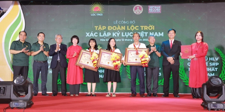 Công ty Cổ phần Tập đoàn Lộc Trời vừa được trao thêm 3 kỷ lục Việt Nam mới