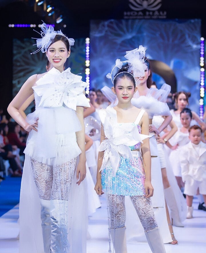 Thời gian qua, Đỗ Thị Hà gây chú ý khi lấn sân sang lĩnh vực kinh doanh làm đẹp. Chính vì vậy có nhiều tin đồn về việc cô sẽ từ bỏ showbiz để tập trung cho công việc kinh doanh của mình. Nói về tin đồn này, Hoa hậu Việt Nam 2020 phủ nhận: "Mỗi Hoa hậu sau khi hết nhiệm kỳ cần có những hướng đi riêng, có người chọn làm ca sĩ, diễn viên hay MC. Tôi thấy mình thích và phù hợp với kinh doanh hơn. Tuy nhiên chắc chắn tôi vẫn sẽ tiếp tục tham gia các sự kiện giải trí và cống hiến cho nghệ thuật như trước đây", Đỗ Thị Hà chia sẻ. (Theo: VTC News)