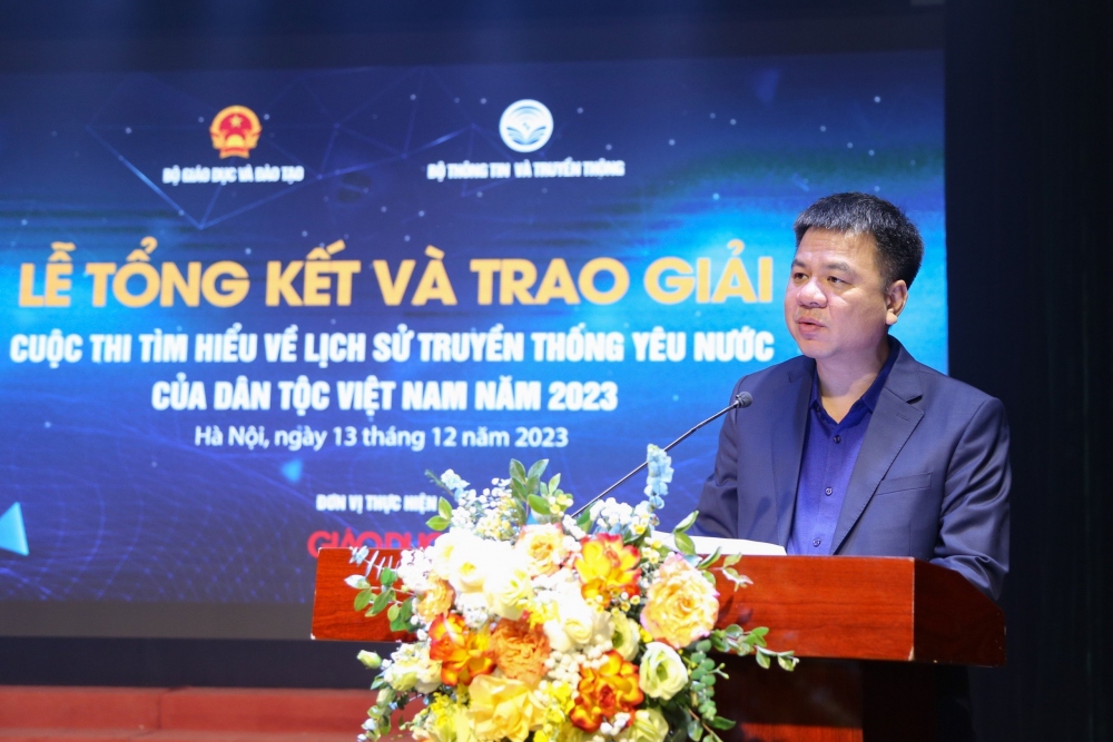 Nhà báo Triệu Ngọc Lâm - Tổng biên tập Báo Giáo dục và Thời đại phát biểu tại buổi lễ trao giải