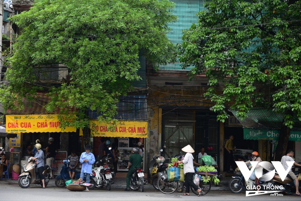Chợ trên phố...