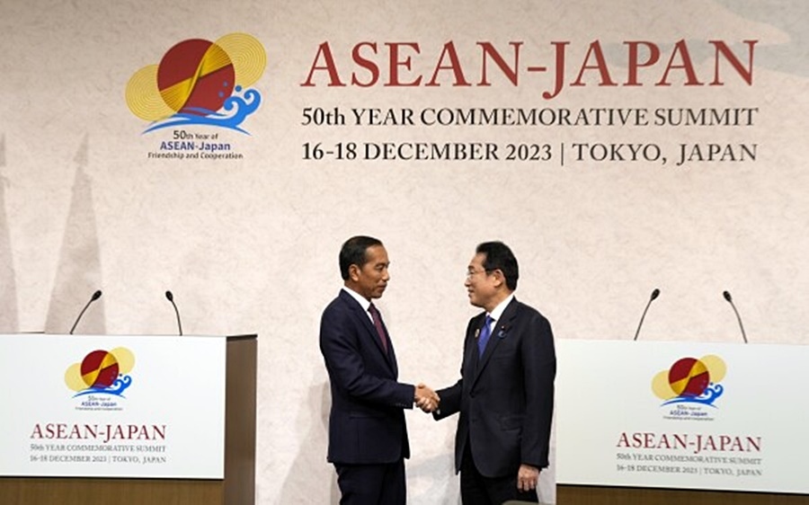 Hội nghị cấp cao kỷ niệm 50 năm quan hệ ASEAN - Nhật Bản đã bế mạc tại thủ đô Tokyo, chiều nay (17/12) và ra tuyên bố chung. 