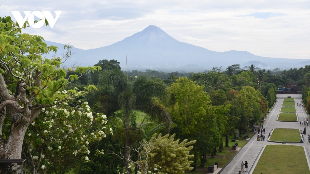 Indonesia nằm trên "Vành đai lửa" của Thái Bình Dương và có 127 ngọn núi lửa đang hoạt động
