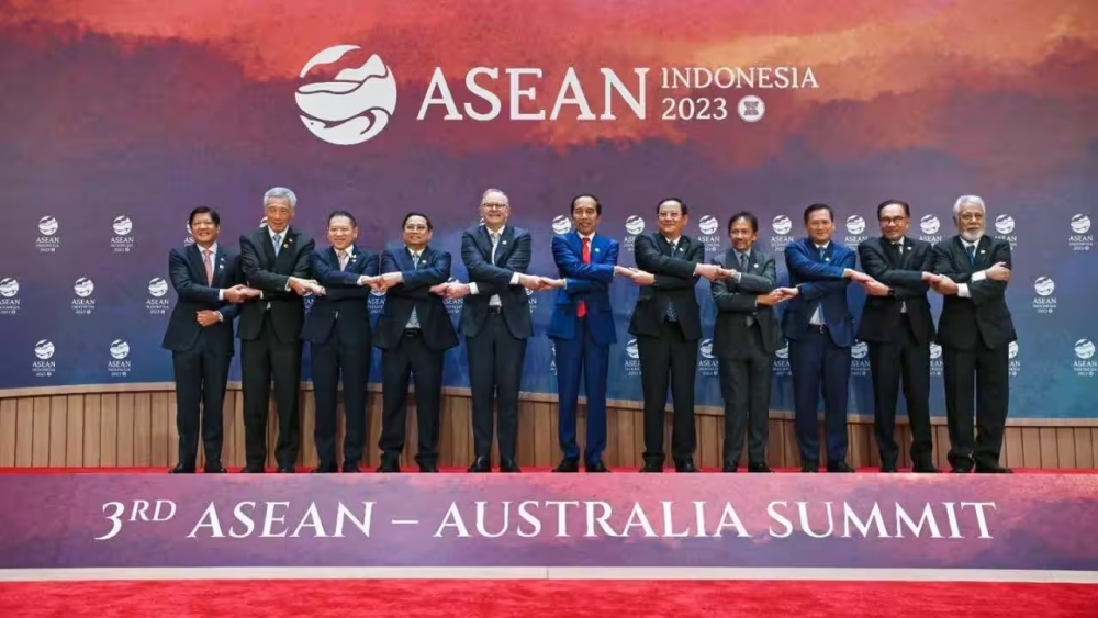 Thủ tướng Australia Anthony Albanese chụp ảnh cùng lãnh đạo các quốc gia thành viên ASEAN tại hội nghị cấp cao lần thứ 3 giữa hai bên. Nguồn: SBS