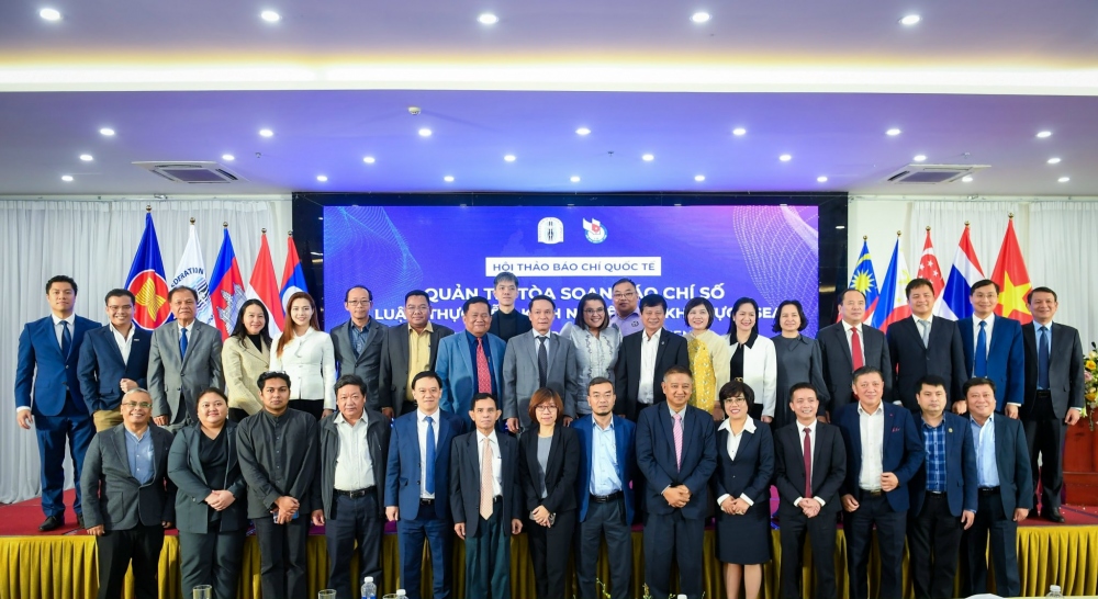 Các đại biểu tham dự Hội thảo báo chí quốc tế “Quản trị toà soạn báo chí số: Lý luận, thực tiễn, kinh nghiệm tại khu vực ASEAN”