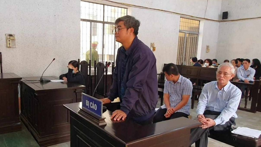 Các bị cáo tại phiên tòa ngày 14/12