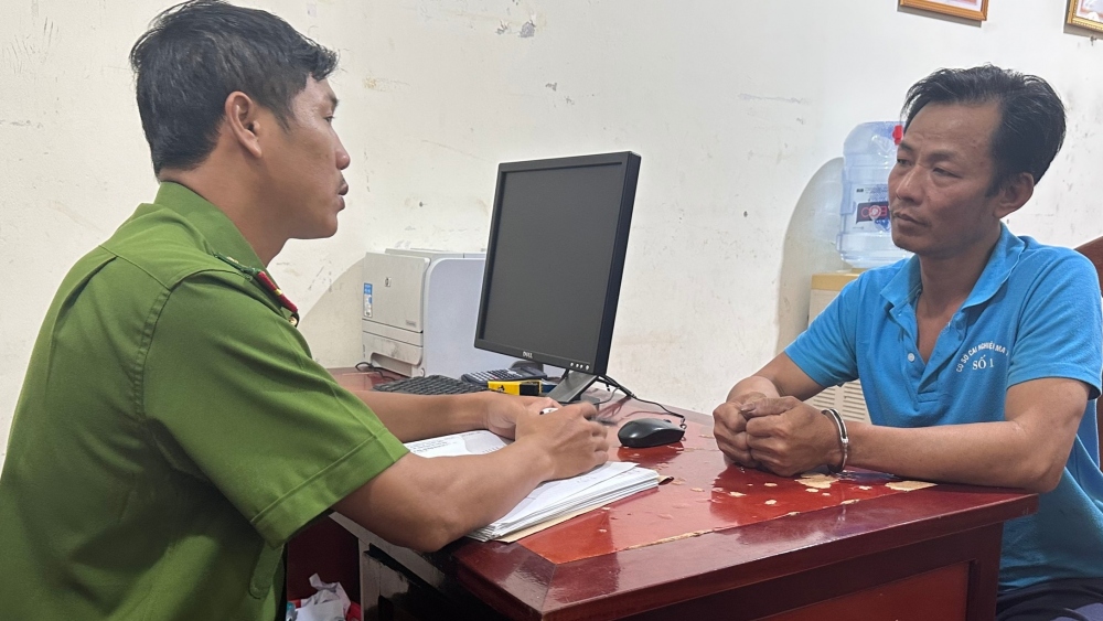 Đối tượng Bùi Văn Phi tại cơ quan CSĐT Công an tỉnh Đắk Nông (Ảnh: Công an Đắk Nông cung cấp)