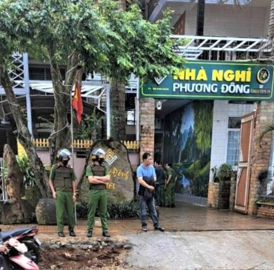 Công an thực hiện lệnh khám xét tại nhà riêng của Trần Minh Lợi ở thôn 4, xã Ea B'hốk, huyện Cư Kuin, tỉnh Đắk Lắk.