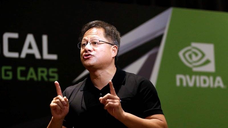 Năm nay 60 tuổi, CEO Jensen Huang sinh ra tại Đài Bắc và từng sống ở Đài Loan (Trung Quốc), Thái Lan. Ông có bằng thạc sĩ kỹ thuật điện tử tại Đại học Stanford (Mỹ), rồi gia nhập công ty chip LSI Logic và AMD. (Ảnh: KT)