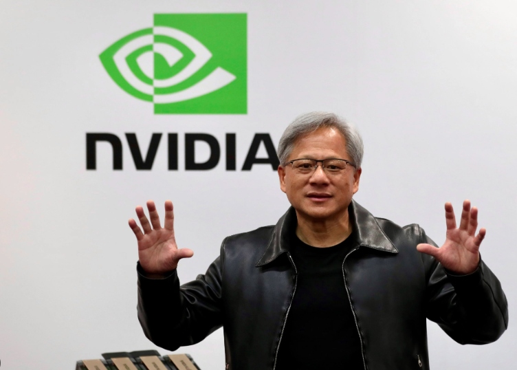Ông Jensen Huang đang trở thành "ngôi sao" trong cơn sốt trí tuệ nhân tạo (AI) khi các mẫu chip đồ họa của công ty ông được săn đón. (Ảnh: SCMP)