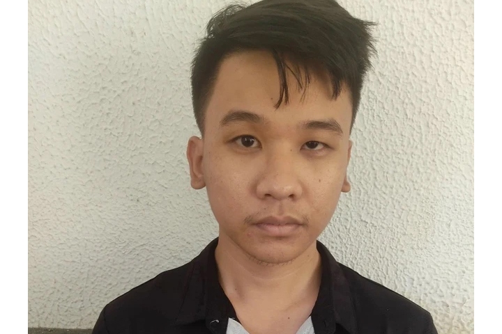 Lê Thanh Thuận tại cơ quan điều tra ( Ảnh: Công an Cần Thơ)