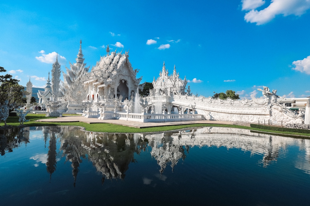 Chùa trắng Wat Rong Khun là một trong những điểm tham quan mang tính biểu tượng ở Chiang Rai