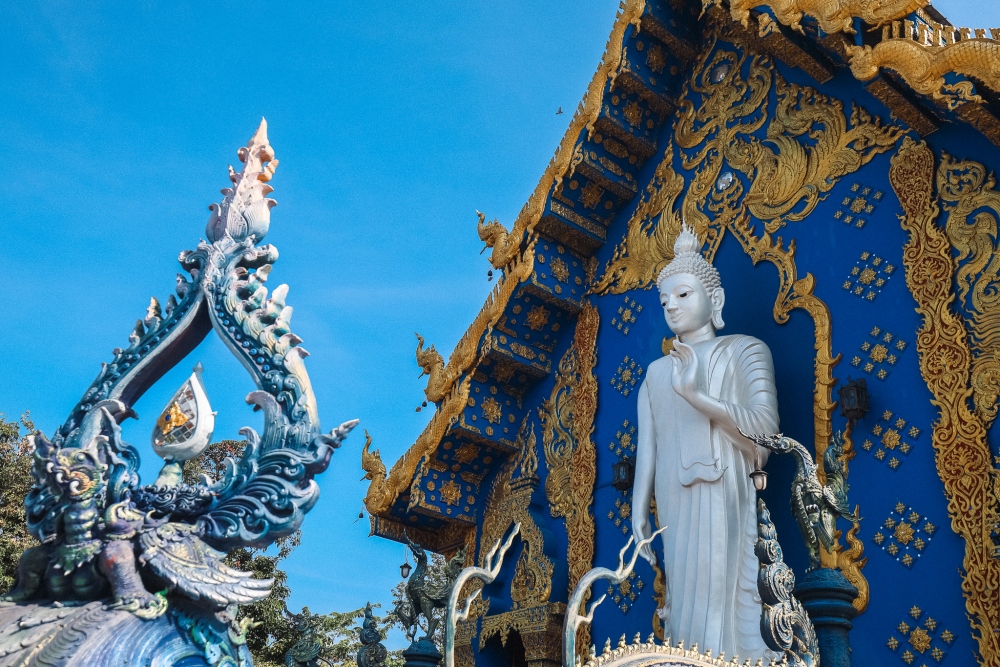 Chùa xanh Wat Rong Sue Ten ở Chiang Rai.