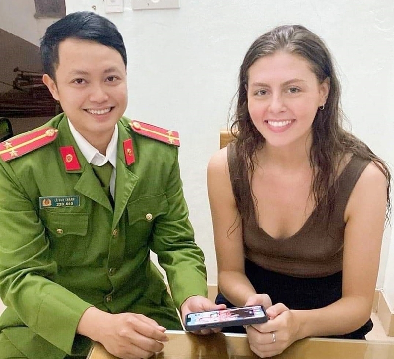 Cô Siana Pundick đã nhận lại được chiếc điện thoại đánh rơi