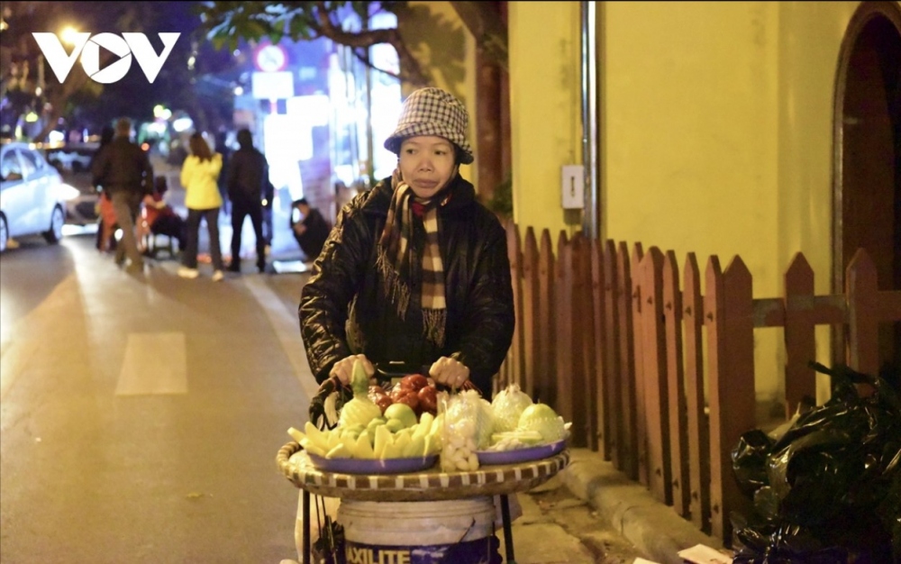 They cover themselves up as a means of coping with the temperatures which drop to as low as 10 degrees Celsius at night.