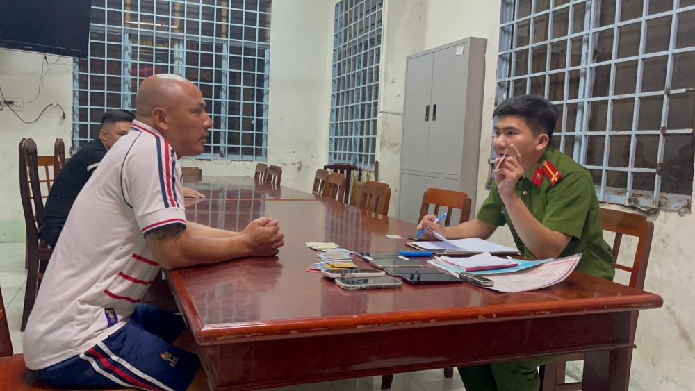 Công an thành phố Rạch Giá, tỉnh Kiên Giang đang củng cố hồ sơ xử lý các đối tượng về hành vi cho vay nặng lãi. (Ảnh: Tiến Dũng)