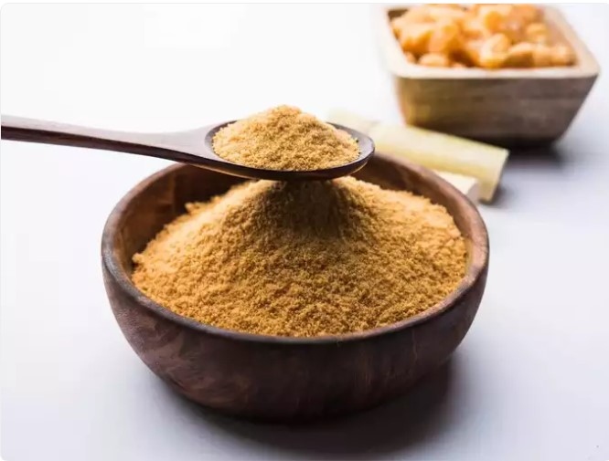 Số dư doshas (nguồn năng lượng sinh học phát ra từ cơ thể và trí óc con người): Theo triết học Ayurveda của Ấn Độ, cơ thể bao gồm ba doshas (Vata - gió, Pitta – lửa và Kapha – đất ), và việc duy trì sự cân bằng của chúng là rất quan trọng để có sức khỏe tốt. Nghệ được cho là giúp cân bằng cả ba doshas, trong khi đường thốt nốt được coi là cân bằng cho Vata và Pitta.
