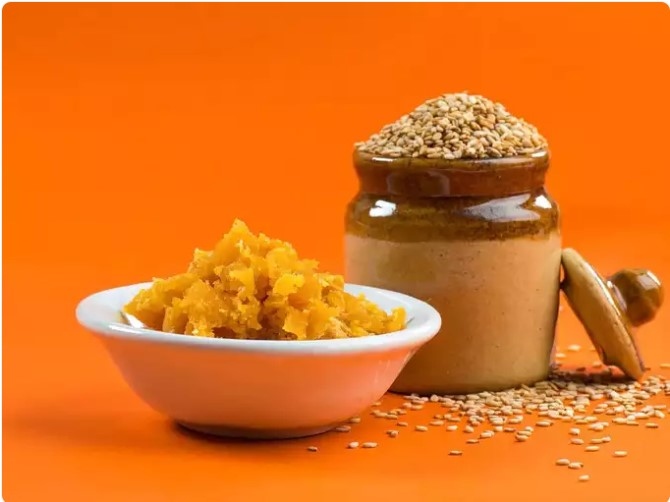 Tăng cường khả năng miễn dịch: Củ nghệ được biết đến với đặc tính điều hòa miễn dịch, có nghĩa là nó giúp điều chỉnh và hỗ trợ hệ thống miễn dịch. Đường thốt nốt là nguồn cung cấp nhiều loại khoáng chất và vitamin giúp bảo vệ sức khỏe miễn dịch tổng thể. Khi bạn sử dụng chúng cùng nhau sẽ giúp tăng cường cơ chế phòng vệ của cơ thể.