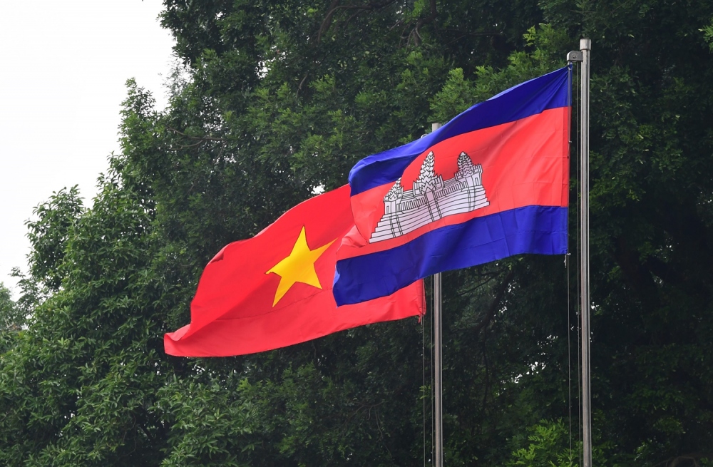Thời gian qua, quan hệ Việt Nam - Campuchia tiếp tục phát triển tốt đẹp. Đây là chuyến thăm đầu tiên tới Việt Nam của Thủ tướng Hun Manet kể từ khi thành lập chính phủ Campuchia mới vào tháng 8 vừa qua và cũng là chuyến thăm chính thức đầu tiên đến một quốc gia thành viên ASEAN.