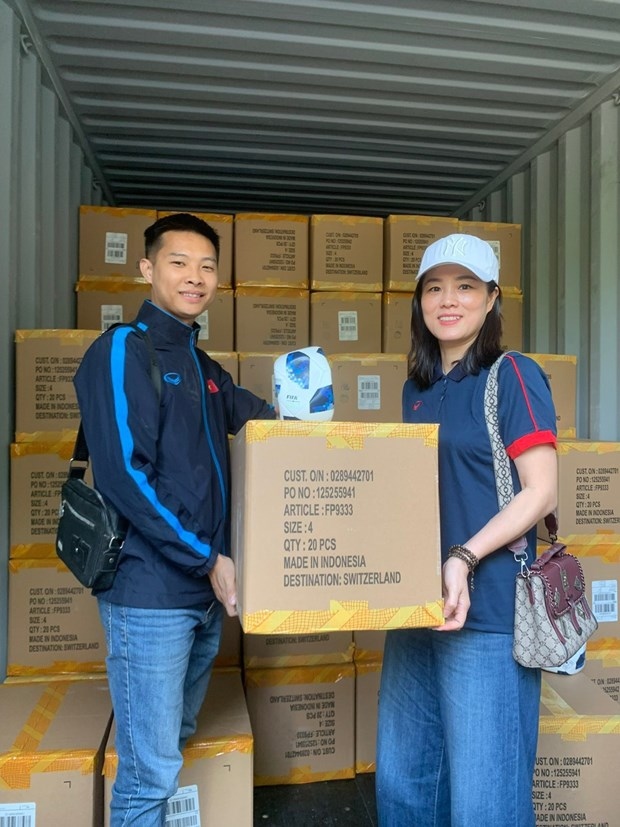 Vietnam receives more than 50,000 balls that FIFA donates to support the country’s school football programme. (Photo: vff.org.vn)
