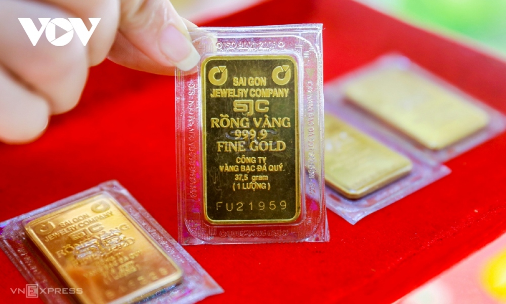 Giá vàng hôm nay 30/1/2024 bất ngờ tăng vượt mốc 77 triệu đồng/lượng