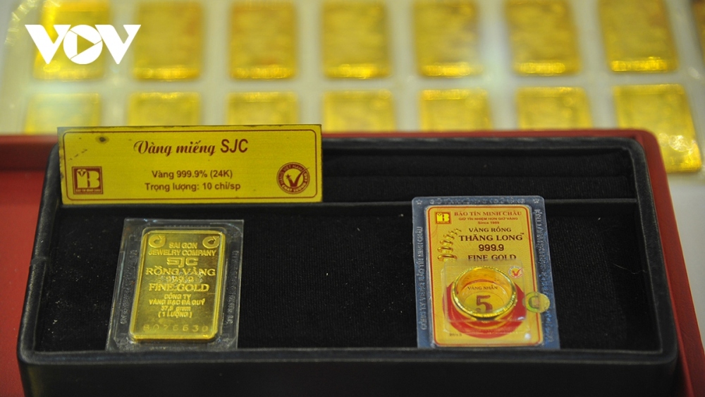Vàng SJC vượt mốc 75 triệu đồng/lượng