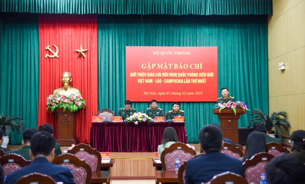  Gặp mặt báo chí giới thiệu Giao lưu hữu nghị Quốc phòng biên giới Việt Nam - Lào - Campuchia lần thứ nhất.