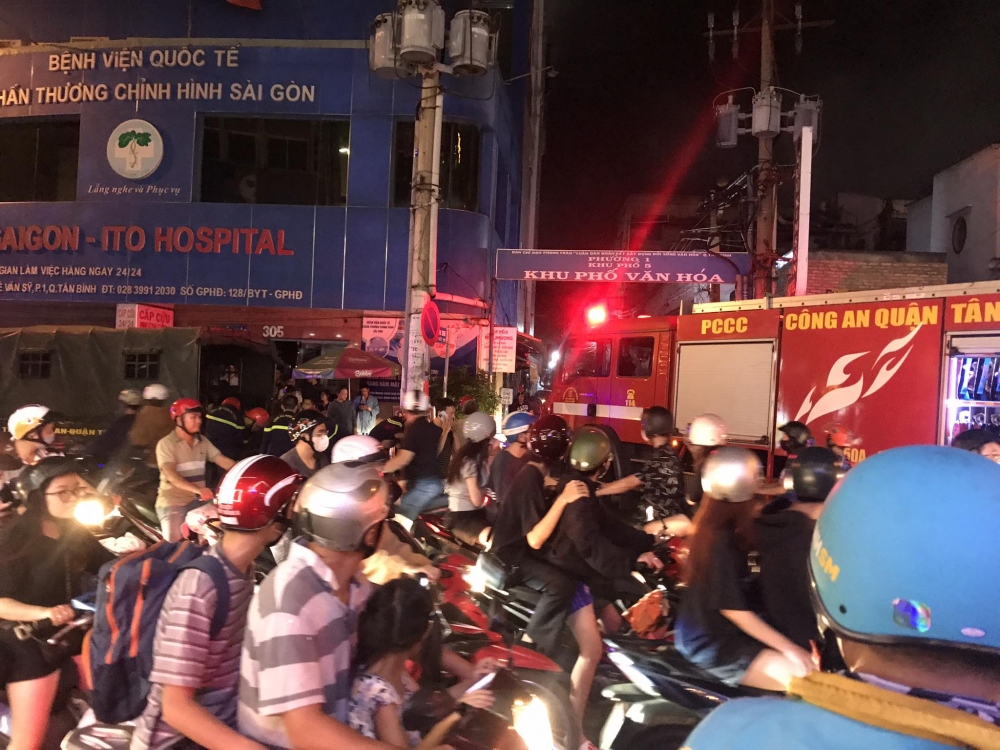 Căn nhà xảy ra hoả hoạn nằm sâu trong hẻm. (Ảnh: H.T)