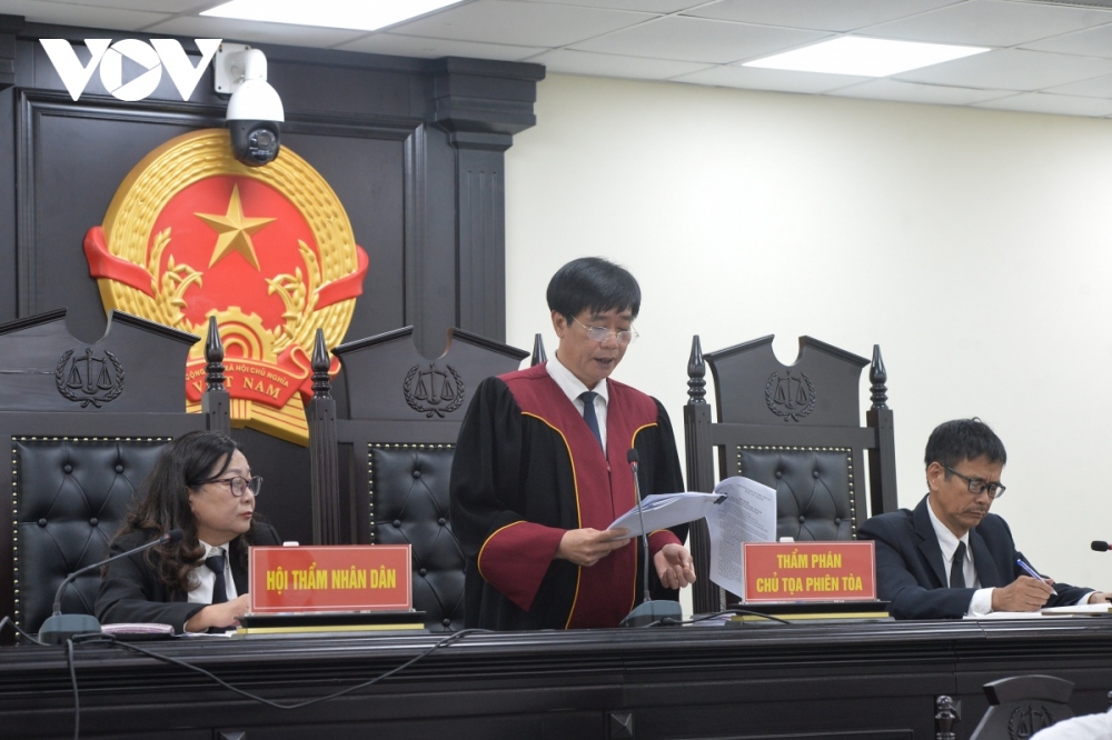 HĐXX xác định: "Hành vi của các bị cáo đã xâm phạm quy định của Nhà nước về quản lý kinh tế, tài chính, gây thiệt hại rất nghiêm trọng cho Nhà nước, gây dư luận xấu trong xã hội, đi ngược lại với công cuộc phòng chống tham nhũng của Đảng và Nhà nước ta hiện nay. Nên cần phải có mức án tương xứng".