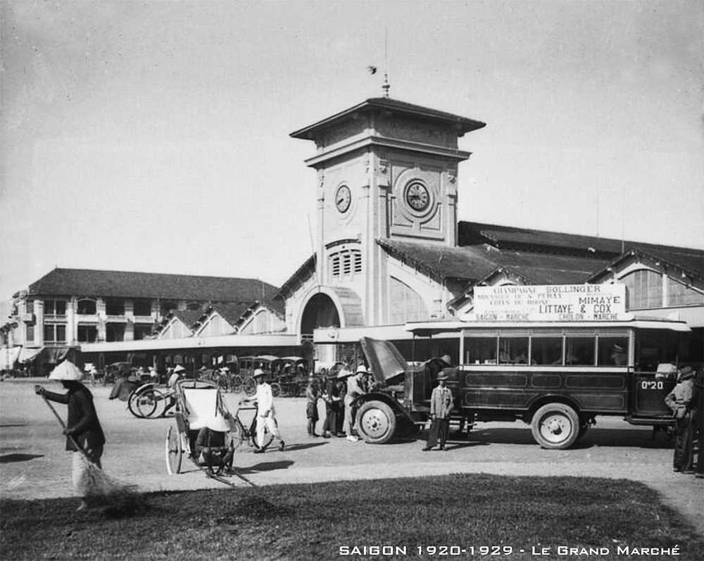 Xe đò trước chợ Bến Thành thập niên 1920