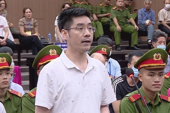 Cựu điều tra viên Hoàng Văn Hưng tại phiên toà sơ thẩm.