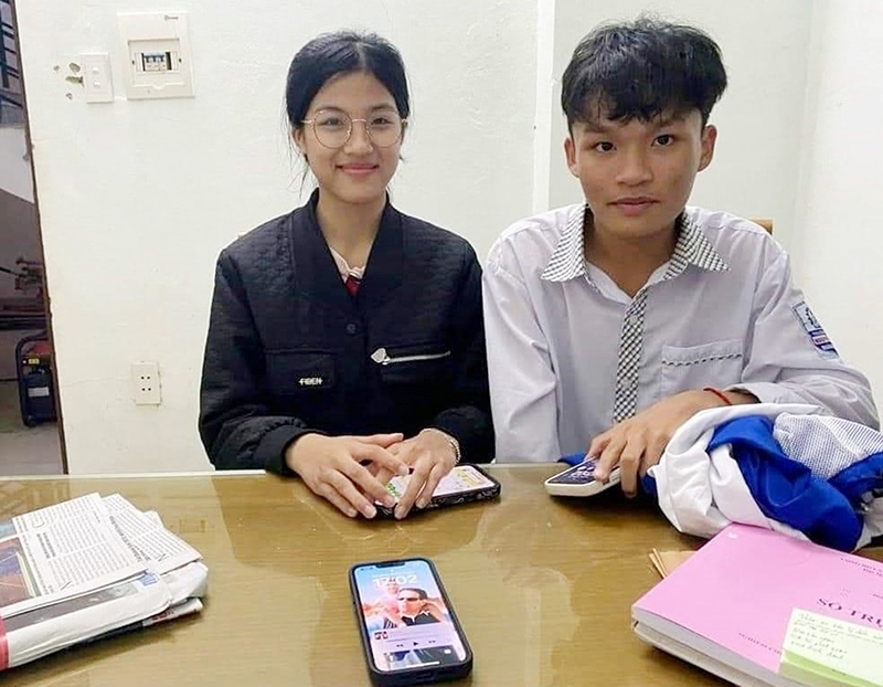Hoàng Thị Thùy Linh và Trần Quốc Bảo lớp 10A12, trường THPT Nguyễn Trãi huyện Bố Trạch