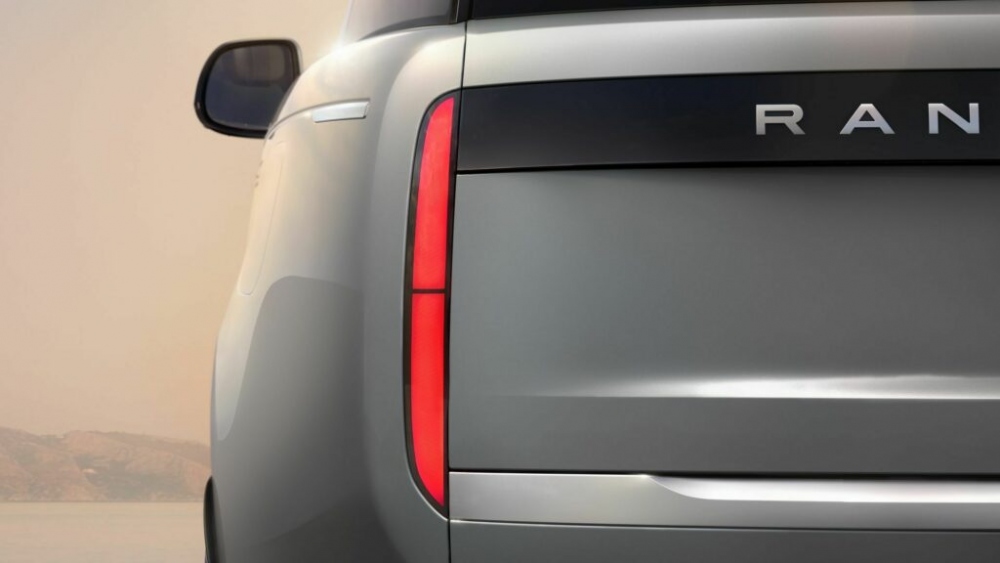 https_www.carscoops.com_wp-content_uploads_2023_12_range-rover-electric-3-1024x576.jpg