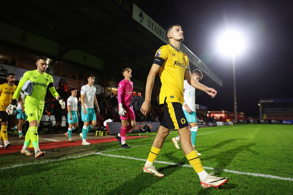 Justin Hubner thi đấu cho Wolves. (Ảnh: Getty). 