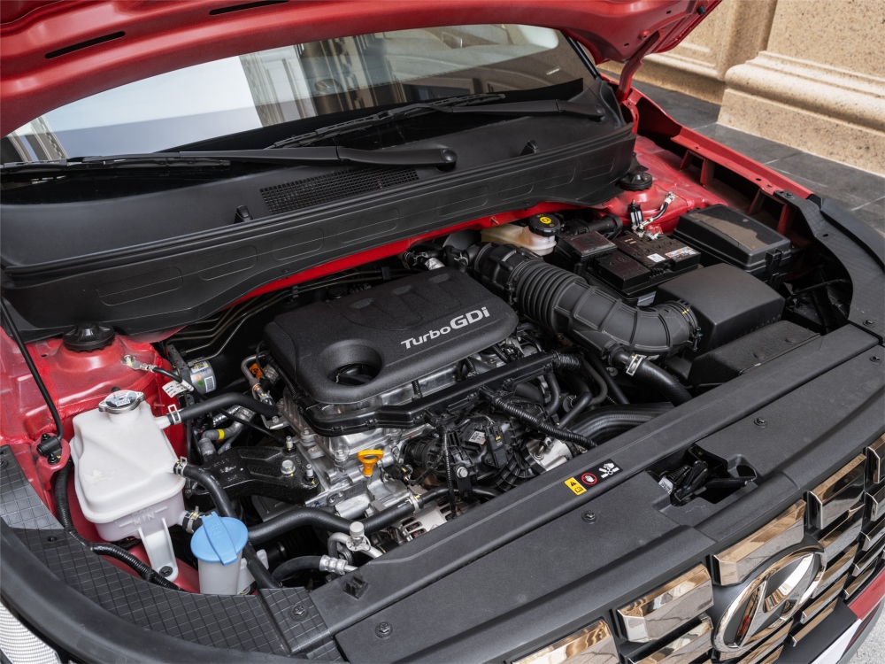 Hyundai Venue được trang bị động cơ I3 Kappa 1.0 Turbo GDI cho công suất tối đa 120 mã lực tại 6.000 vòng/phút, momen xoắn cực đại 172Nm tại 1.500 - 4.000 vòng/phút