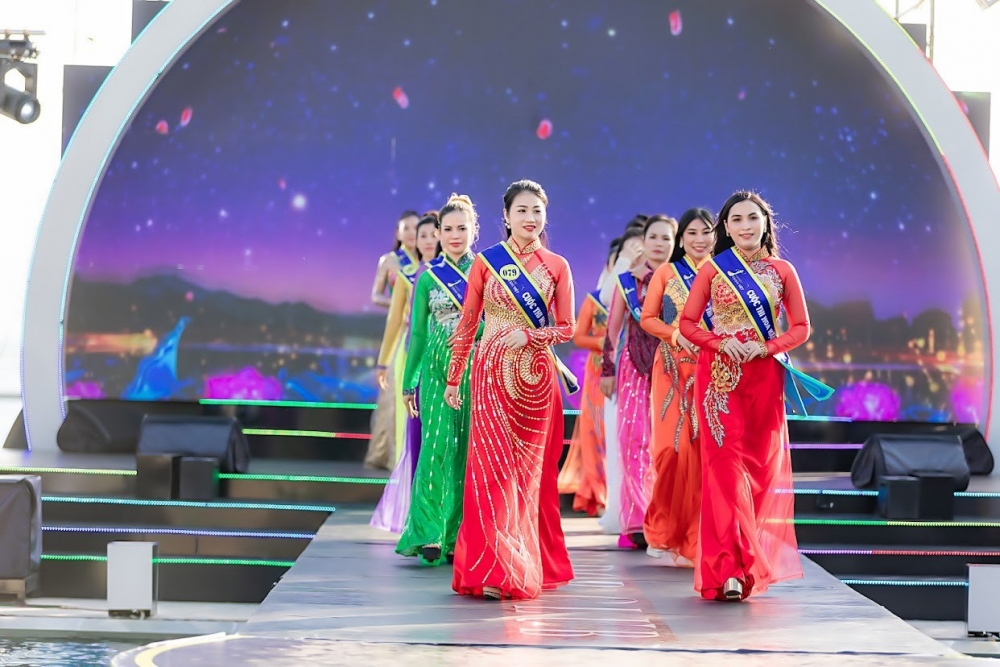 Dàn thí sinh xuất sắc trong đêm chung kết