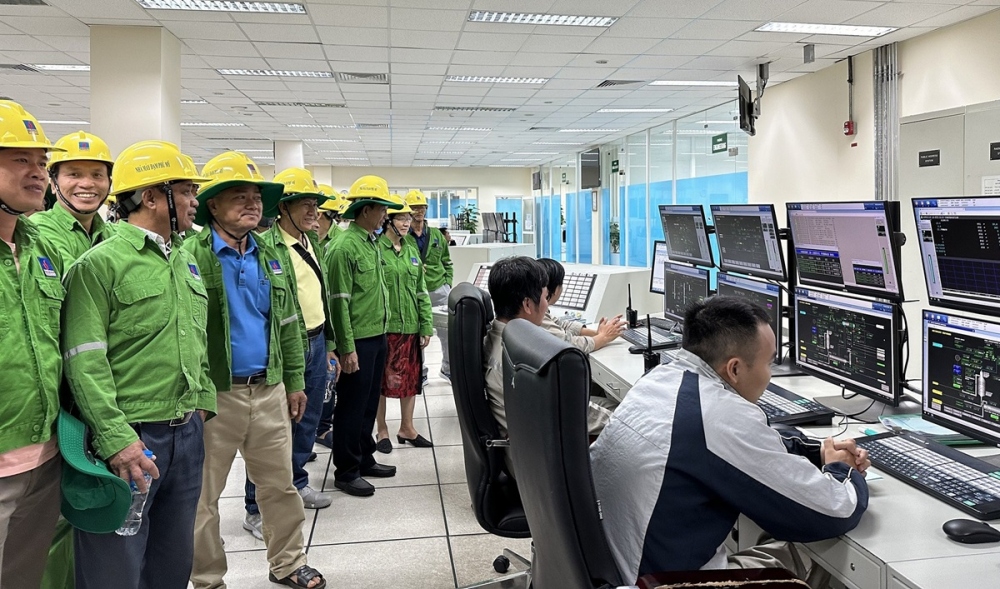Chuyến đi lần này giúp khách hàng hiểu rõ hơn về công nghệ hóa học sản xuất NPK Phú Mỹ, quy trình sản xuất hiện đại, an toàn và tin tưởng hơn về sản phẩm. Từ đó, đơn vị có thể truyền tải, chia sẻ, thuyết phục bà con nông dân trong việc sử dụng sản phẩm phân bón Phú Mỹ để chăm sóc cây trồng.
