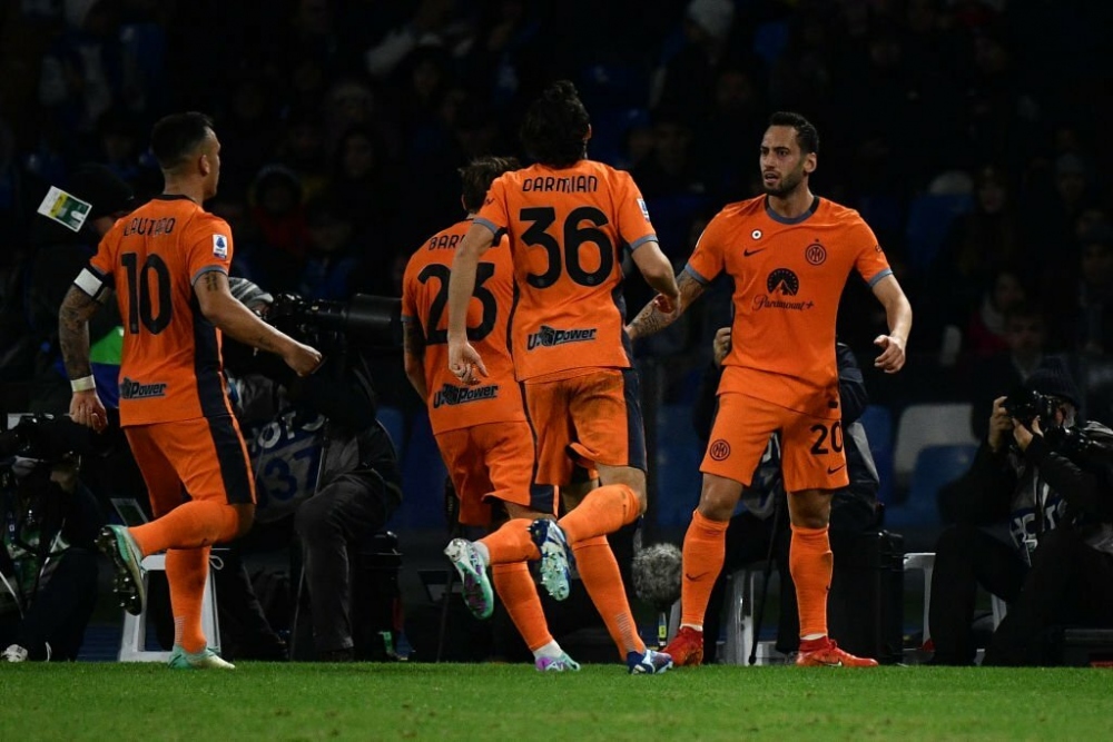 Siêu phẩm của Calhanoglu giúp Inter Milan mở tỷ số (Ảnh: Getty)