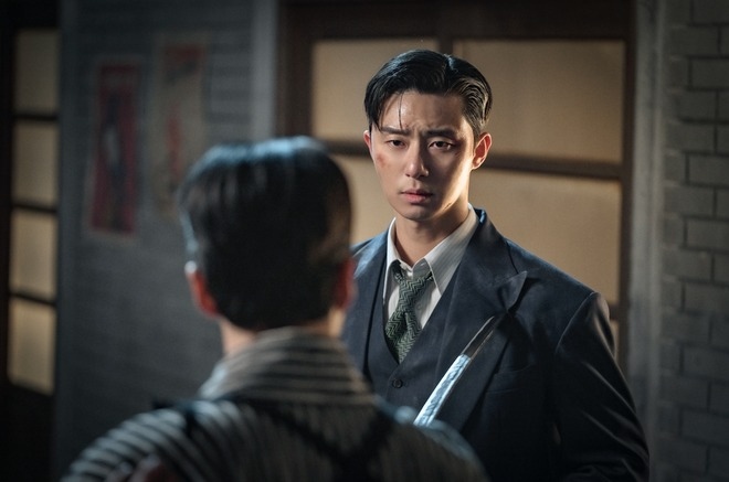 Park Seo Joon đang là cái tên đang được chú ý nhiều nhất hiện nay khi bộ phim Gyeongseong Creature đang phát sóng. 