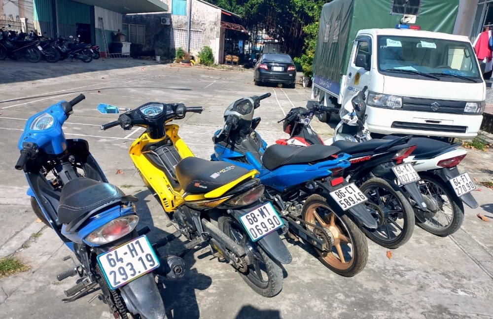 Lực lượng Công an thu giữ 5 xe mô tô các loại
