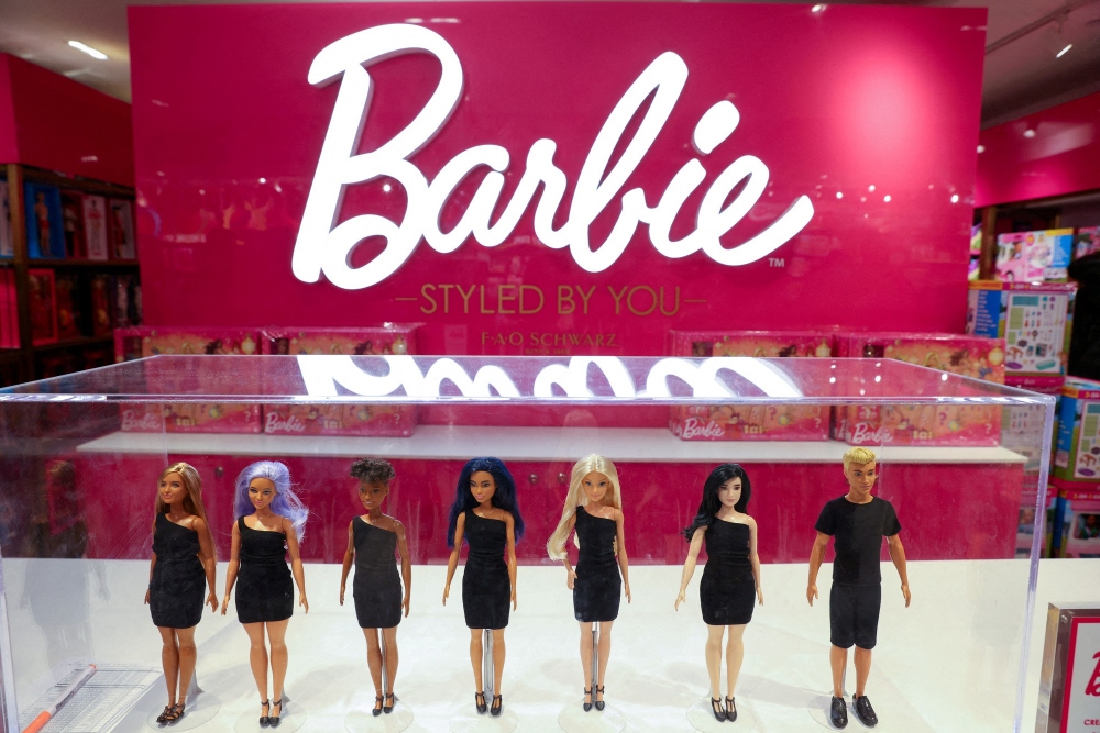 Một gian hàng bán Barbie ở Mỹ. Ảnh: Reuters