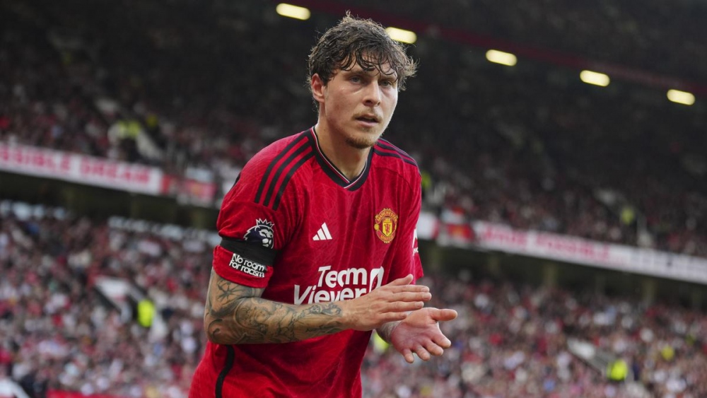 Victor Lindelof vừa phải thực hiện phẫu thuật (Ảnh: Getty)