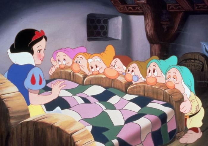 Snow White and the Seven Dwarfs - phim hoạt hình điện ảnh đầu tiên của Disney.