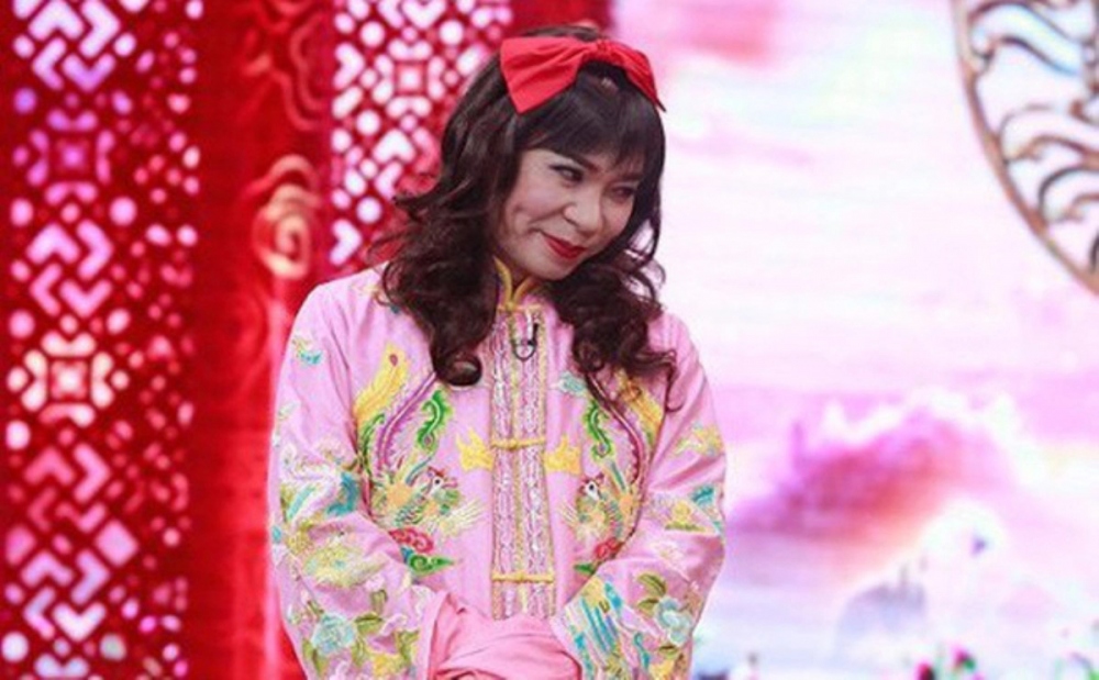 Công Lý được khán giả yêu thích trong vai "cô Đẩu" của chương trình "Táo quân".