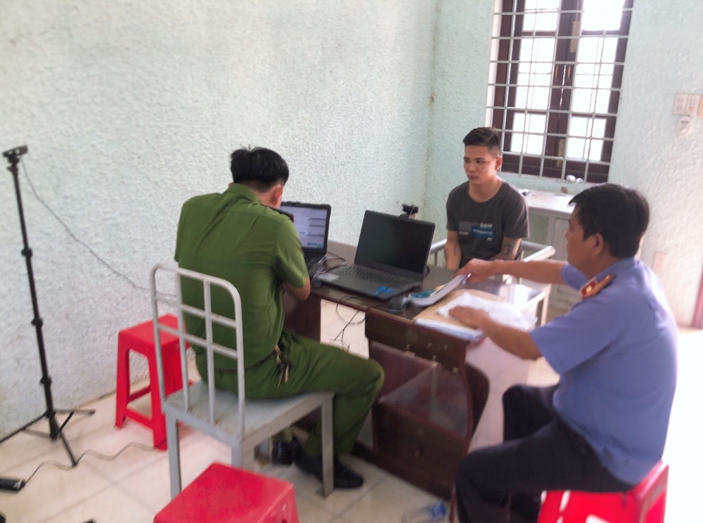 Nghi phạm Trần Văn Trường làm việc với các cơ quan chức năng (Ảnh: CTV)