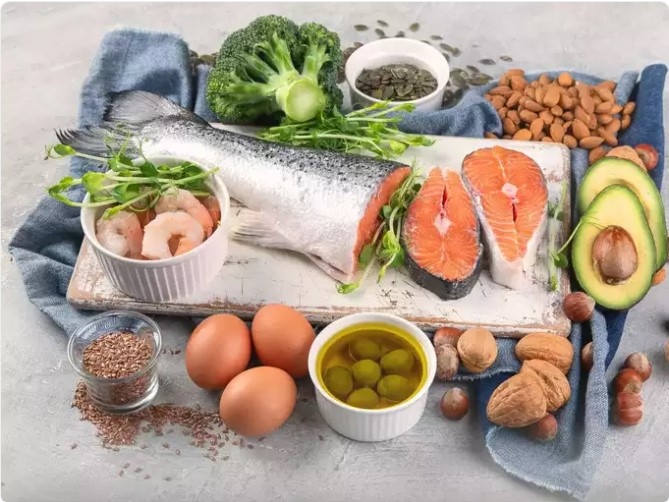 Thực phẩm giàu protein: Papain trong đu đủ có thể cản trở quá trình tiêu hóa một số protein. Do đó cần tránh kết hợp đu đủ với các thực phẩm giàu protein như thịt, bởi sẽ dẫn đến chứng khó tiêu ở một số người.