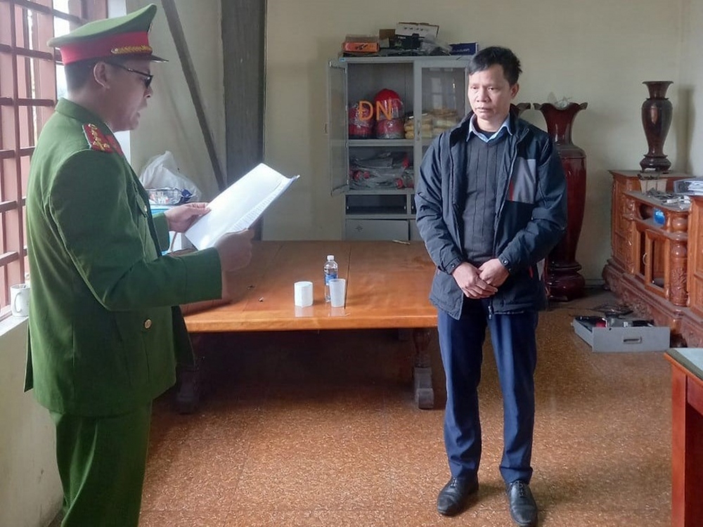 Ông Đặng Thành Chung bị khởi tố về tội nhận hối lộ.